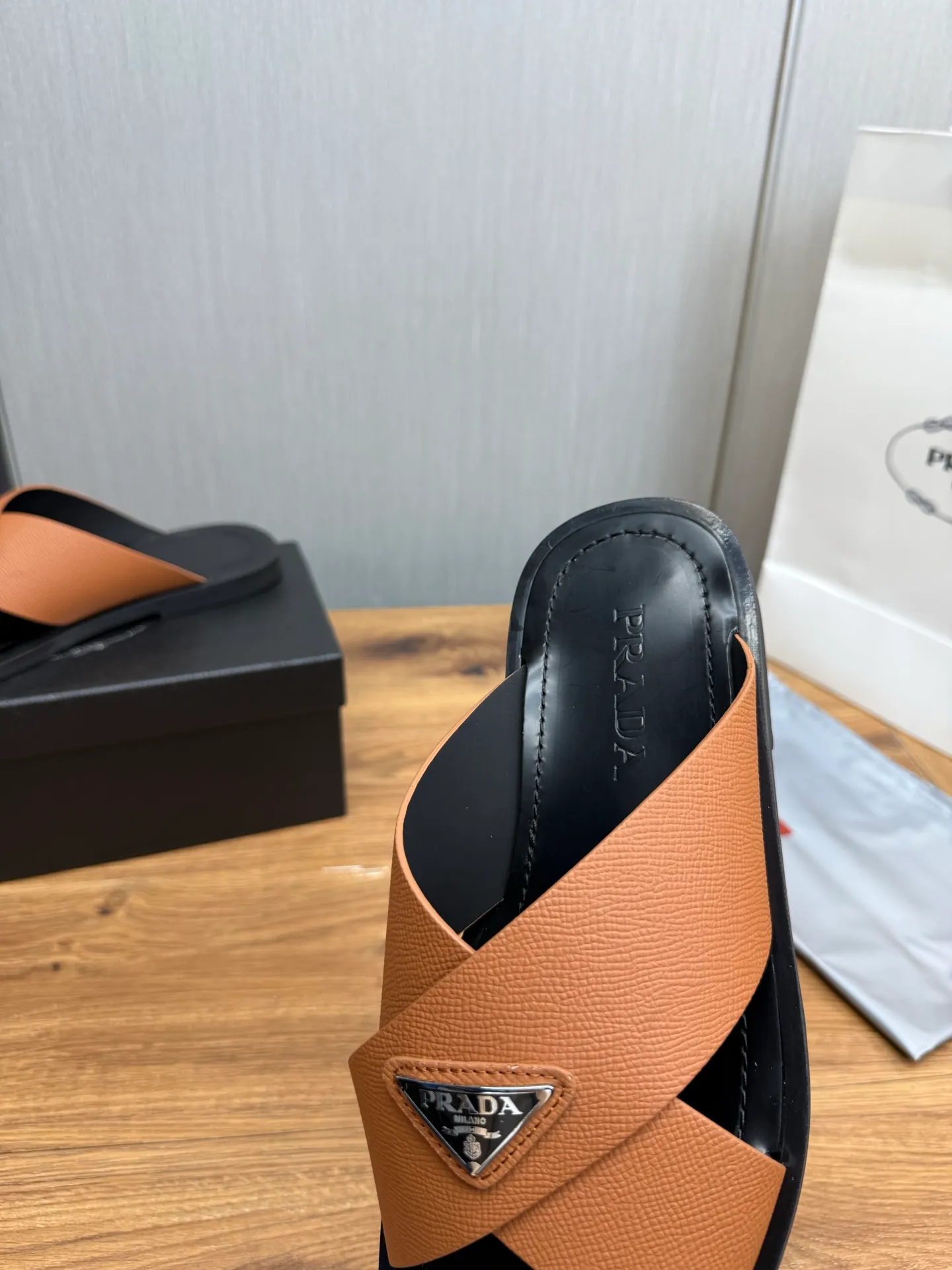Factory price 340💰 ＰＲＡＤＡPrada - popular men's slippers hot sale 🔥 🩴Official website one to one production 38-45 sizes 45 46 🉑️Customized!